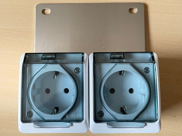Steckdosen mit Befestigungsblech