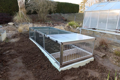 Alltop-Freigehege 270 x 103 cm mit 20 cm Aluminiumblech im Boden - 2 Deckel mit 1 x 1 cm Maschendraht bespannt