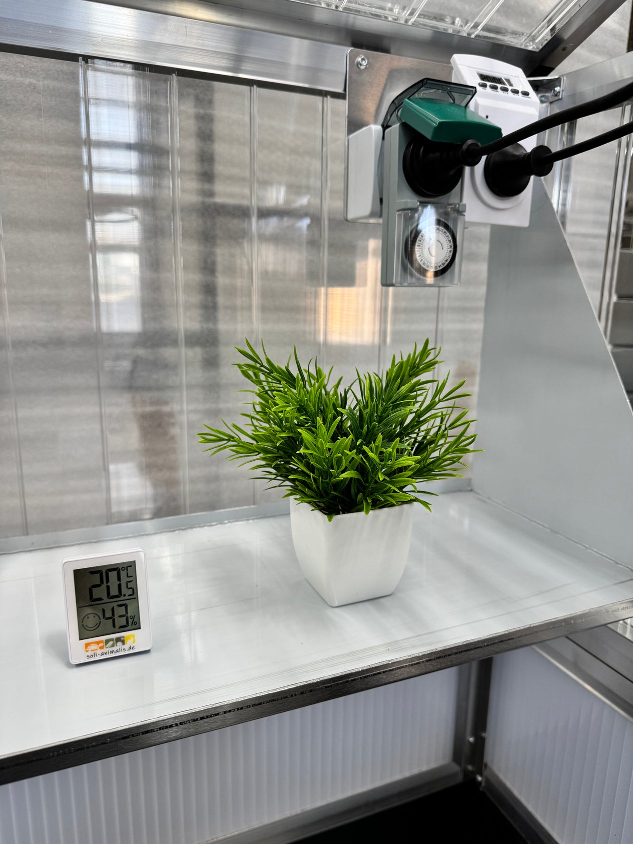 Frühbeet-Regal aus Aluminium mit Thermometer