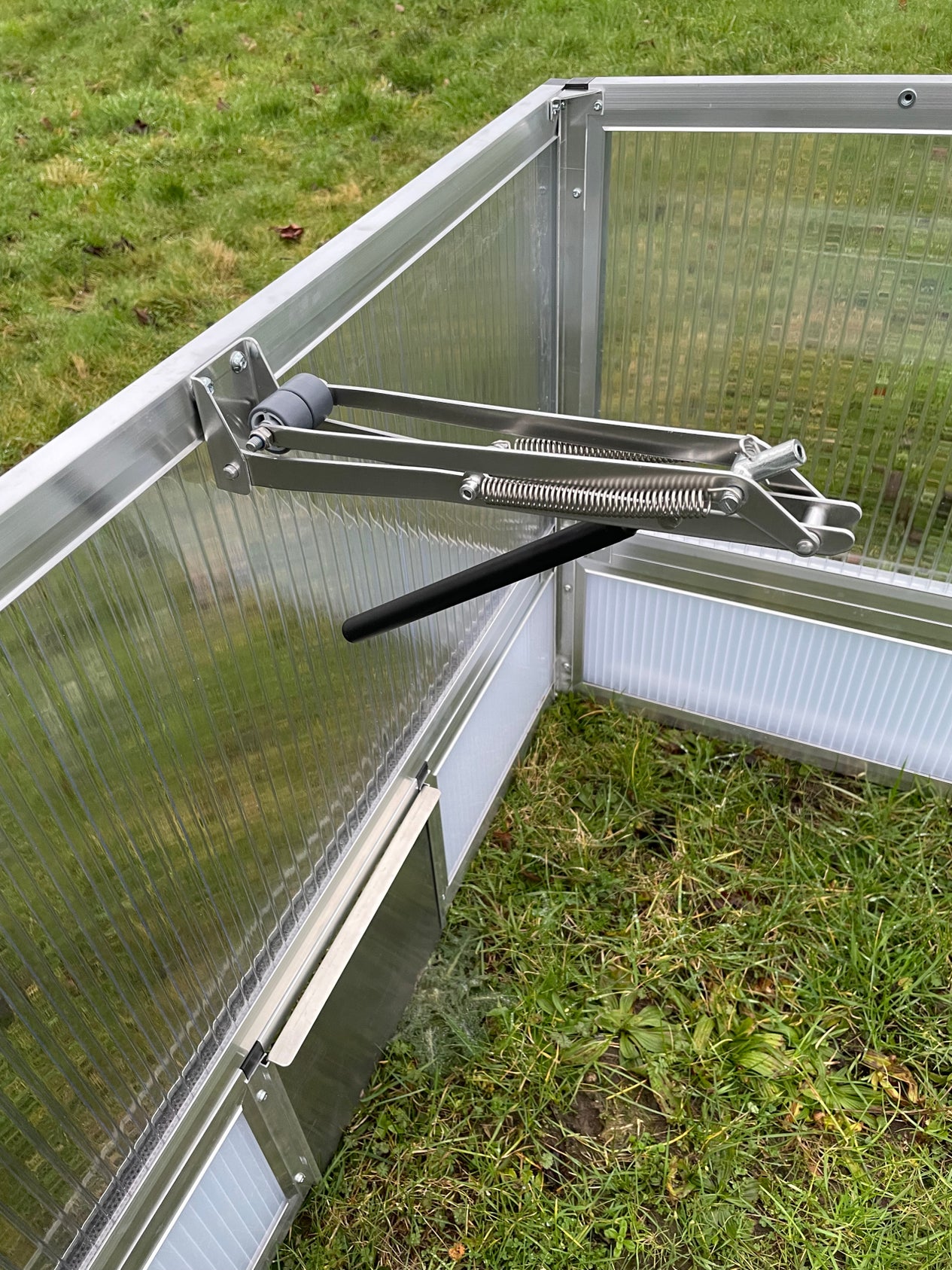 Soli Animalis Fensteröffner für Frühbeete